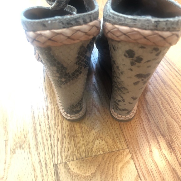 Leopard Platform Wedge Sandals - Picture 6 of 6